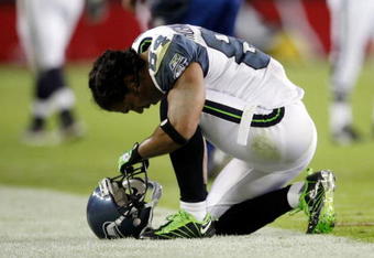 GLENDALE, AZ - NOVEMBER 15:  Wide receiver T.J. Houshmandzadeh #84 of the Seattle Seahawks looks down in the closing minutes of the game against the Arizona Cardinals at University of Phoenix Stadium on November 15, 2009 in Glendale, Arizona. The Cardinals defeated the Seahawks 31-20.  (Photo by Jeff Gross/Getty Images)