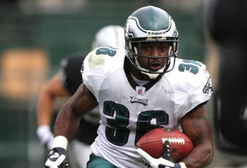 OAKLAND, CA - OCTOBER 18:  Brian Westbrook #36 of the Philadelphia Eagles in action against the Oakland Raiders during an NFL game at the Oakland-Alameda County Coliseum on October 18, 2009 in Oakland, California. California.  (Photo by Jed Jacobsohn/Getty Images)