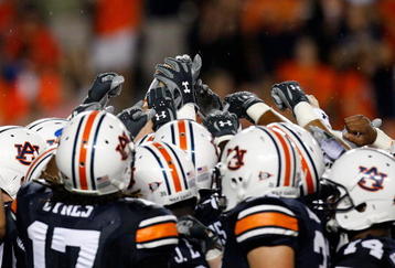 AUBURN, AL - SEPTEMBER 19:  The Auburn Tigers huddle after pregame warmpus before facing the West Virginia Mountaineers at Jordan-Hare Stadium on September 19, 2009 in Auburn, Alabama.  (Photo by Kevin C. Cox/Getty Images)