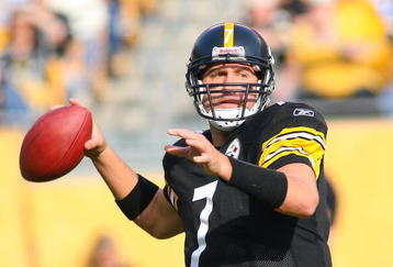 PITTSBURGH - NOVEMBER 15:  Quarterback Ben Roethlisberger #7 of the Pittsburgh Steelers looks to make a pass play during their game against the Cincinnati Bengals at Heinz Field on November 15, 2009 in Pittsburgh, Pennsylvania. The Bengals defeated the Steelers 18-12. (Photo by Rick Stewart/Getty Images)