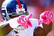 KANSAS CITY, MO - OCTOBER 04:  Running back Brandon Jacobs #27 of the New York Giants points to the crowd during the game against the Kansas City Chiefs on October 4, 2009 at Arrowhead Stadium in Kansas City, Missouri.  (Photo by Jamie Squire/Getty Images)