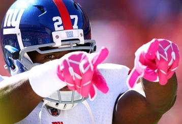 KANSAS CITY, MO - OCTOBER 04:  Running back Brandon Jacobs #27 of the New York Giants points to the crowd during the game against the Kansas City Chiefs on October 4, 2009 at Arrowhead Stadium in Kansas City, Missouri.  (Photo by Jamie Squire/Getty Images)