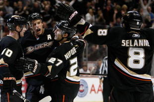 ANAHEIM, CA - NOVEMBER 19:  (L-R) Corey Perry #10, Ryan Getzlaf #15, Scott Niedermayer #27 and Teemu Selanne #8 of the Anaheim Ducks celebrate Niedermayer's game winning goal against the Tampa Bay Lightning at the Honda Center on November 19, 2009 in Anaheim, California. The Ducks defeated the Lightning 4-3 in overtime. (Photo by Jeff Gross/Getty Images)