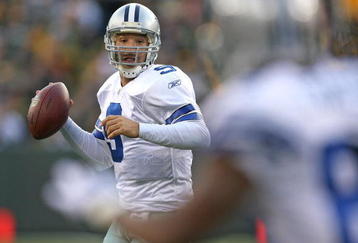 GREEN BAY, WI - NOVEMBER 15: Tony Romo #9 of the Dallas Cowboys looks at a receiver against the Green Bay Packers at Lambeau Field on November 15, 2009 in Green Bay, Wisconsin. (Photo by Jonathan Daniel/Getty Images)