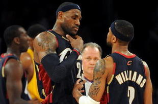 LOS ANGELES, CA - JANUARY 19:  (L-R) LeBron James #23 of the Cleveland Cavaliers talks to teammate Mo Williams #2 during the game against the Los Angeles Lakers at Staples Center on January 19, 2009 in Los Angeles, California.  The Lakers defeated the Cavaliers 105-88.  (Photo by Harry How/Getty Images)