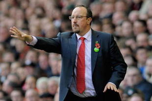 LIVERPOOL, ENGLAND - OCTOBER 25:  Liverpool Manager Rafael Benitez issues instructions during the Barclays Premier League match between Liverpool and Manchester United at Anfield on October 25, 2009 in Liverpool, England.  (Photo by Michael Regan/Getty Images)