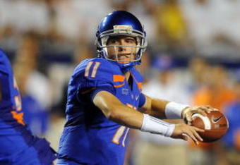 BOISE, ID - SEPTEMBER 3: Quarterback Kellen Moore #6 of the Boise State Broncos sets to throw a pass in the third quarter of the game against the Oregon Ducks at Bronco Stadium on September 3, 2009 in Boise, Idaho. Boise State won the game 19-8. (Photo by Steve Dykes/Getty Images)