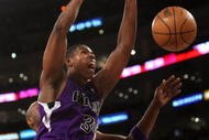 LOS ANGELES, CA - DECEMBER 12:  Jason Thompson #34 of the Sacramento Kings dunks against the Los Angeles Lakers on December 12, 2008 at Staples Center in Los Angeles, California.  The Lakers won 112-103.   NOTE TO USER: User expressly acknowledges and agrees that, by downloading and/or using this Photograph, user is consenting to the terms and conditions of the Getty Images License Agreement.  (Photo by Stephen Dunn/Getty Images)