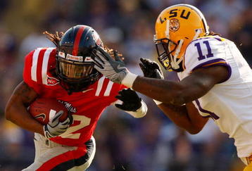 BATON ROUGE, LA - NOVEMBER 22:  Dexter McCluster #22 of the Ole Miss Rebels is tackled by Kelvin Sheppard #11 of the Louisiana State University Tigers on November 22, 2008 at Tiger Stadium in Baton Rouge, Louisiana.  (Photo by Chris Graythen/Getty Images)