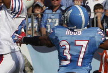 NASHVILLE, TN - NOVEMBER 15: Lee Evans #83 of the Buffalo Bills makes the touchdown catch under pressure from Rod Hood  #37 of the Tennessee Titans in their NFL game at LP Field on November 15, 2009 in Nashville, Tennessee.    (Photo by John Sommers II/Getty Images)
