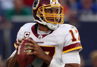 EAST RUTHERFORD, NJ - SEPTEMBER 13:  Jason Campbell #17 of the Washington Redskins looks to throw a pass against the New York Giants on September 13, 2009 at Giants Stadium in East Rutherford, New Jersey.  (Photo by Jim McIsaac/Getty Images)
