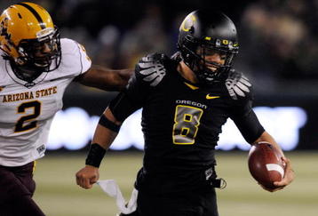 EUGENE,OR - NOVEMBER 14: Quarterback Jeremiah Masoli #8 of the Oregon Ducks outruns safety Ryan McFoy #2 in the third quarter of the game at Autzen Stadium on November 14, 2009 in Eugene, Oregon. Oregon Defeated arizona State 44-21. (Photo by Steve Dykes/Getty Images)