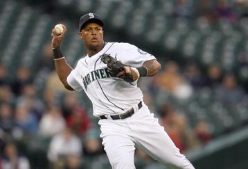 SEATTLE - APRIL 15:  Adrian Beltre #29 of the Seattle Mariners fields the ball during the game against the Los Angeles Angels of Anaheim on April 15, 2009 at Safeco Field in Seattle, Washington. (Photo by Otto Greule Jr/Getty Images)