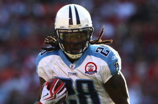 SAN FRANCISCO - NOVEMBER 08:  Chris Johnson #28 of the Tennessee Titans runs against the San Francisco 49ers during an NFL game on November 8, 2009 at Candlestick Park in San Francisco, California.  (Photo by Jed Jacobsohn/Getty Images)