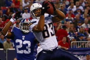 EAST RUTHERFORD, NJ - NOVEMBER 08:  Vincent Jackson #83 of the San Diego Chargers makes a touchdown catch under pressure from Corey Webster #23 of the the New York Giants on November 8, 2009 at Giants Stadium in East Rutherford, New Jersey.  (Photo by Chris McGrath/Getty Images)