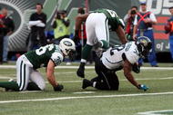 EAST RUTHERFORD, NJ - NOVEMBER 15:  Maurice Jones-Drew #32 of the Jacksonville Jaguars takes a knee at the 1 yard line with a minute left to play in the game against the New York Jets on November 15, 2009 at Giants Stadium in East Rutherford, New Jersey. The play resulted in Jacksonville winding down the clock and setting up the game winning field goal with 2 seconds remaining. Jacksonville defeated the Jets 24-22.  (Photo by Jim McIsaac/Getty Images)