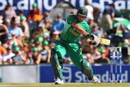 CENTURION, SOUTH AFRICA - NOVEMBER 15:  Graeme Smith captain of South Africa hits out during the 2nd Twenty20 international match between South Africa and England at SuperSport Park Stadium on November 15, 2009 in Centurion, South Africa.  (Photo by Duif du Toit/Gallo Images/Getty Images)