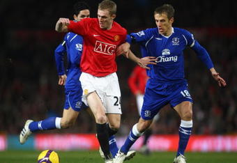MANCHESTER, UNITED KINGDOM - JANUARY 31:  Darren Fletcher of Manchester United tussles for posession with Phil Neville of Everton during the Barclays Premier League match between Manchester United and Everton at Old Trafford on January 31, 2009 in Manchester, England. (Photo by Jamie McDonald/Getty Images)