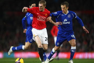 MANCHESTER, UNITED KINGDOM - JANUARY 31:  Darren Fletcher of Manchester United tussles for posession with Phil Neville of Everton during the Barclays Premier League match between Manchester United and Everton at Old Trafford on January 31, 2009 in Manchester, England. (Photo by Jamie McDonald/Getty Images)