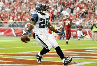 GLENDALE, AZ - NOVEMBER 15:  Justin Forsett #20 of the Seattle Seahawks scores a touchdown in the first half against the Arizona Cardinals at University of Phoenix Stadium on November 15, 2009 in Glendale, Arizona.  (Photo by Jeff Gross/Getty Images)