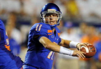 BOISE, ID - SEPTEMBER 3: Quarterback Kellen Moore #6 of the Boise State Broncos sets to throw a pass in the third quarter of the game against the Oregon Ducks at Bronco Stadium on September 3, 2009 in Boise, Idaho. Boise State won the game 19-8. (Photo by Steve Dykes/Getty Images)