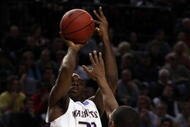 PORTLAND, OR - MARCH 19:  Quincy Pondexter #20 of the Washington Huskies shoots the ball over Ravern Johnson #2 of the Mississippi State Bulldogs during the first round of the NCAA Division I Men's Basketball Tournament at the Rose Garden on March 19, 2009 in Portland, Oregon.  (Photo by Jonathan Ferrey/Getty Images)