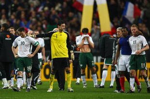 PARIS - FRANCE-NOVEMBER 18: Robbie Keane (L) of Ireland is consoled by Hugo lloris (2nd L) as Patrice Evra (2nd R) consoles Damien Duff (R) after the 1-1 draw which saw Ireland lose 2-1 on aggregate during the France v Republic of Ireland FIFA 2010 World Cup Qualifying Play Off second leg match at the Stade de France on November 18, 2009 in Paris, France.  (Photo by Michael Steele/Getty Images)