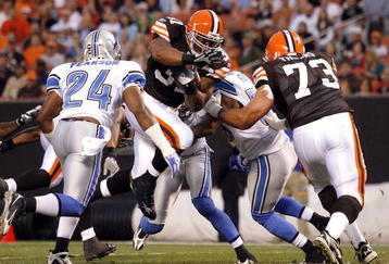 CLEVELAND - AUGUST 22:  Runningback Jamal Lewis #31 of the Cleveland Browns scores past Kalvin Pearson #24 of the Detroit Lions during the first quarter of their NFL game in Cleveland Browns Stadium on August 22, 2009 in Cleveland, Ohio.  (Photo by Matt Sullivan/Getty Images)
