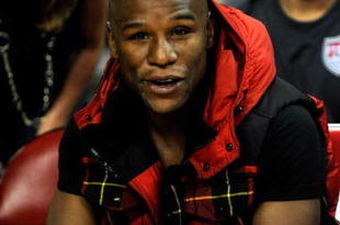 LAS VEGAS - OCTOBER 15:  Boxer Floyd Mayweather Jr. watches the preseason game between the Los Angeles Lakers and the Sacramento Kings at the Thomas & Mack Center October 15, 2009 in Las Vegas, Nevada. NOTE TO USER: User expressly acknowledges and agrees that, by downloading and/or using this Photograph, user is consenting to the terms and conditions of the Getty Images License Agreement.  (Photo by Ethan Miller/Getty Images)
