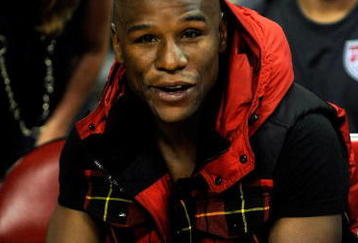 LAS VEGAS - OCTOBER 15:  Boxer Floyd Mayweather Jr. watches the preseason game between the Los Angeles Lakers and the Sacramento Kings at the Thomas & Mack Center October 15, 2009 in Las Vegas, Nevada. NOTE TO USER: User expressly acknowledges and agrees that, by downloading and/or using this Photograph, user is consenting to the terms and conditions of the Getty Images License Agreement.  (Photo by Ethan Miller/Getty Images)