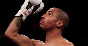 PORTLAND, OR - NOVEMBER 19:  Andre Ward is introduced against Darnell Boone before their middleweight fight on November 19, 2005 at the Rose Garden in Portland, Oregon. Ward defeated Boone in a six round decision.  (Photo by Jed Jacobsohn/Getty Images)