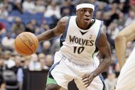 MINNEAPOLIS - OCTOBER 28: Jonny Flynn #10 of the Minnesota Timberwolves brings the ball up court against the New Jersey Nets at the Target Center on October 28, 2009 in Minneapolis, Minnesota. The Timberwolves defeated the Nets 95-93. NOTE TO USER: User expressly acknowledges and agrees that, by downloading and or using this photograph, User is consenting to the terms and conditions of the Getty Images License Agreement. (Photo by Genevieve Ross/Getty Images)