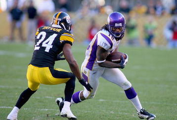 PITTSBURGH - OCTOBER 25: Sidney Rice #18 of the Minnesota Vikings runs after a catch as Ike Taylor #24 of the Pittsburgh Steelers defends at Heinz Field on October 25, 2009 in Pittsburgh, Pennsylvania.  Pittsburgh won 27-17. (Photo by Rick Stewart/Getty Images)