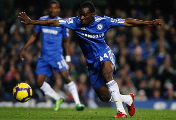LONDON, ENGLAND - NOVEMBER 21:  Gael Kakuta of Chelsea in action during the Barclays Premiership match between Chelsea and Wolverhampton Wanderers at Stamford Bridge on November 21, 2009 in London, England.  (Photo by Paul Gilham/Getty Images)
