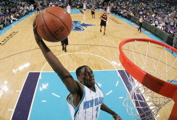NEW ORLEANS - NOVEMBER 13:  Darren Collison #2 of the New Orleans Hornets dunks the ball during the game against the Portland Trail Blazers at New Orleans Arena on November 13, 2009 in New Orleans, Louisiana.  NOTE TO USER: User expressly acknowledges and agrees that, by downloading and or using this photograph, User is consenting to the terms and conditions of the Getty Images License Agreement. (Photo by Chris Graythen/Getty Images)