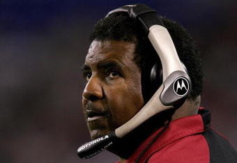 MINNEAPOLIS, MN - NOVEMBER 26:  Coach Dennis Green of the Arizona Cardinals watches from the sidelines as his team plays the Minnesota Vikings November 26, 2006 at the Hubert H. Humprey Metrodome in Minneapolis, Minnesota.  (Photo by Matthew Stockman/Getty Images)