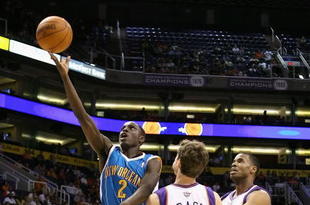 PHOENIX - NOVEMBER 11:  Darren Collison #2 of the New Orleans Hornets lays up a shot during the NBA game against the Phoenix Suns at US Airways Center on November 11, 2009 in Phoenix, Arizona. The Suns defeated the Hornets 124-104.  NOTE TO USER: User expressly acknowledges and agrees that, by downloading and or using this photograph, User is consenting to the terms and conditions of the Getty Images License Agreement.  (Photo by Christian Petersen/Getty Images)