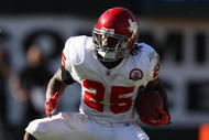 OAKLAND, CA - NOVEMBER 15:  Jamaal Charles #25 of the Kansas City Chiefs runs against the Oakland Raiders during an NFL game  at Oakland-Alameda County Coliseum on November 15, 2009 in Oakland, California.  (Photo by Jed Jacobsohn/Getty Images)