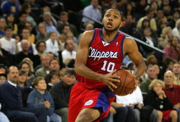 OAKLAND, CA - NOVEMBER 06:  Eric Gordon #10 of the Los Angeles Clippers in action during their game against the Golden State Warriors at Oracle Arena on November 6, 2009 in Oakland, California.  (Photo by Ezra Shaw/Getty Images)