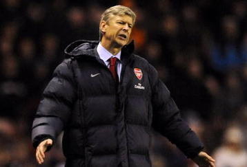 SUNDERLAND, ENGLAND - NOVEMBER 21: Arsenal Wenger of Arsenal shows his dissapointment after losing 1-0 during the Barclays Premier League match between Suderland and Arsenal at The Stadium of Light on November 21, 2009 in Sunderland, England.  (Photo by Laurence Griffiths/Getty Images)