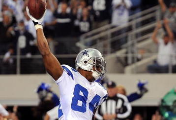 ARLINGTON, TX - NOVEMBER 22:  Wide receiver Patrick Crayton #84 of the Dallas Cowboys spikes the ball after scoring a touchdown against the Washington Redskins at Cowboys Stadium on November 22, 2009 in Arlington, Texas.  (Photo by Ronald Martinez/Getty Images)