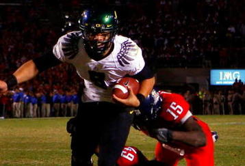 TUCSON, AZ - NOVEMBER 21:  Quarterback Jeremiah Masoli #8 of the Oregon Ducks rushes in the game winning touchdown in the second overtime past Earl Mitchell #49 and Xavier Kelley #15 of the Arizona Wildcats during the college football game at Arizona Stadium on November 21, 2009 in Tucson, Arizona. The Ducks defeated the Wildcats 44-41 in second overtime.  (Photo by Christian Petersen/Getty Images)