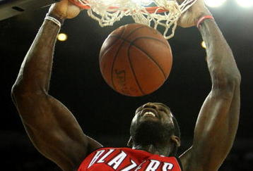 OAKLAND, CA - NOVEMBER 20:  Greg Oden #52 of the Portland Trail Blazers dunks against the Golden State Warriors during an NBA game at Oracle Arena on November 20, 2009 in Oakland, California.  (Photo by Jed Jacobsohn/Getty Images)