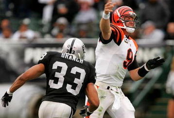 OAKLAND, CA - NOVEMBER 22:  Carson Palmer #9 of the Cincinnati Bengals throws the ball during their game against the Oakland Raiders at Oakland-Alameda County Coliseum on November 22, 2009 in Oakland, California.  (Photo by Ezra Shaw/Getty Images)