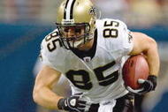 ST. LOUIS - NOVEMBER 15: David Thomas #85 of the New Orleans Saints carries the ball during the game against the St. Louis Rams at the Edward Jones Dome on November 15, 2009 in St. Louis, Missouri.  (Photo by Dilip Vishwanat/Getty Images)