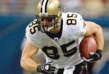 ST. LOUIS - NOVEMBER 15: David Thomas #85 of the New Orleans Saints carries the ball during the game against the St. Louis Rams at the Edward Jones Dome on November 15, 2009 in St. Louis, Missouri.  (Photo by Dilip Vishwanat/Getty Images)