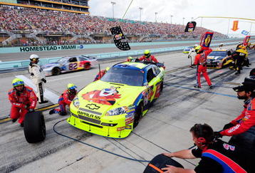 HOMESTEAD, FL - NOVEMBER 22:  Mark Martin, driver of the #5 Kellogg's/CARQUEST Chevrolet, pits during the NASCAR Sprint Cup Series Ford 400 at Homestead-Miami Speedway on November 22, 2009 in Homestead, Florida.  (Photo by Sam Greenwood/Getty Images)