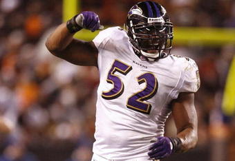 CLEVELAND - NOVEMBER 16: Ray Lewis #52 of the Baltimore Ravens celebrates a defensive stop in the third quarter against the Cleveland Browns at Cleveland Browns Stadium on November 16, 2009 in Cleveland, Ohio.  (Photo by Matt Sullivan/Getty Images)