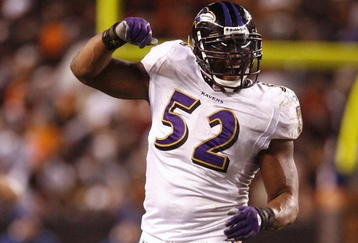 CLEVELAND - NOVEMBER 16: Ray Lewis #52 of the Baltimore Ravens celebrates a defensive stop in the third quarter against the Cleveland Browns at Cleveland Browns Stadium on November 16, 2009 in Cleveland, Ohio.  (Photo by Matt Sullivan/Getty Images)