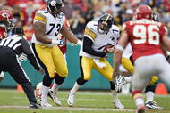 KANSAS CITY, MO - NOVEMBER 22: Quarterback Ben Roethlisberger #7 of the Pittsburgh Steelers tries to avoid a sack in NFL game action against the Kansas City Chiefs at Arrowhead Stadium on November 22, 2009 in Kansas City, Missouri.  The Chiefs defeated the Steelers 27-24.  (Photo by Wesley Hitt/Getty Images)